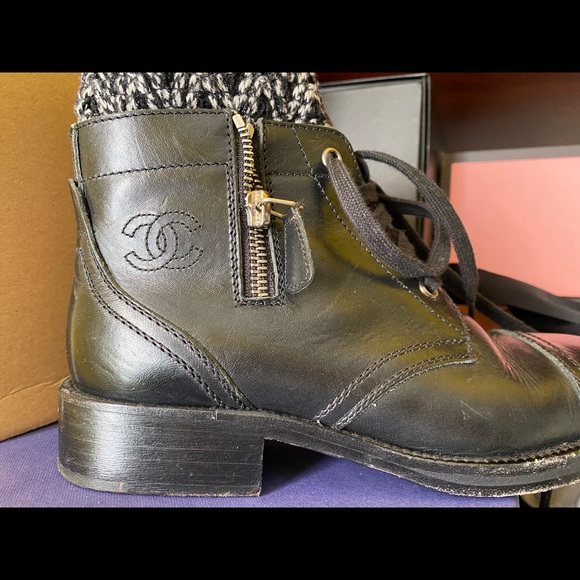Chanel size 6 boots - Picture 8 of 8
